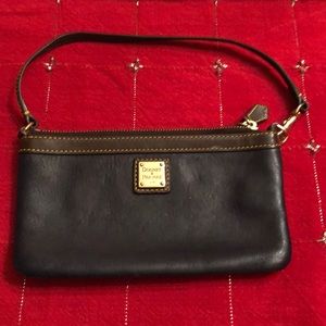 Dooney and Bourke clutch